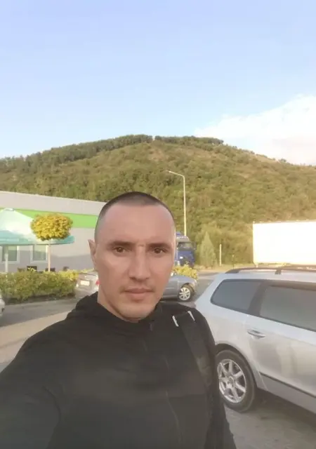 Я Ренат, 35, знакомлюсь в Праге