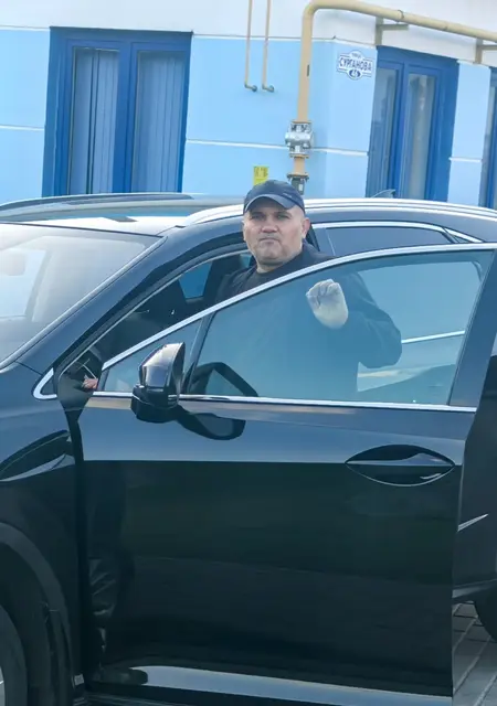 Я Алекс, 40, знакомлюсь для открытые отношения в Минске