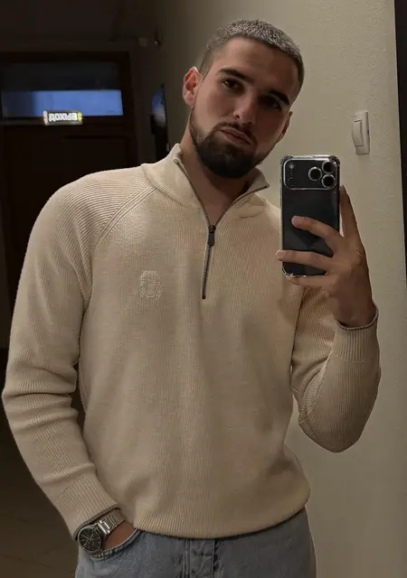 Ruslan de Málaga, tengo 21 años, listo para conocer para chatear