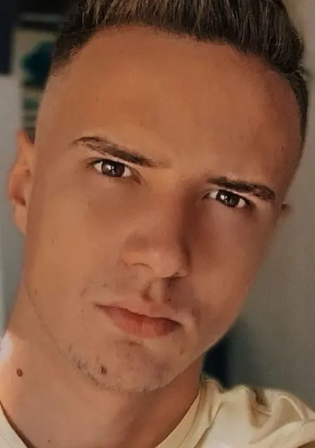 Я Rares, 21, знакомлюсь в Бухаресте