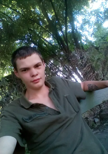 Я Дмитро, 25, из Бахмута, ищу знакомства на одну ночь