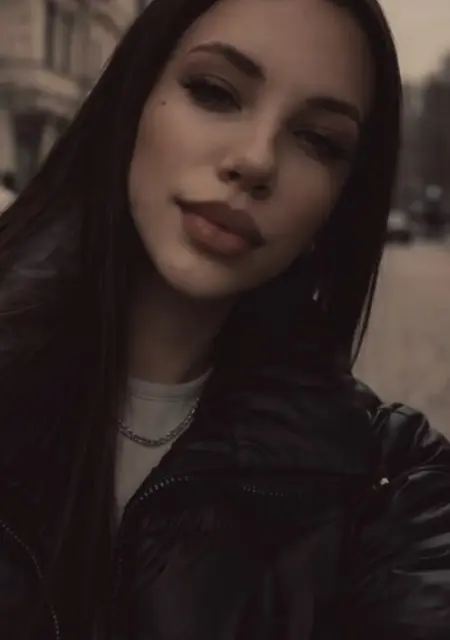 Я Настя, 21, из Львова, ищу знакомство для вирта