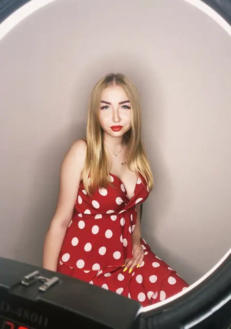 Яна из Житомира, ищу на сайте общение