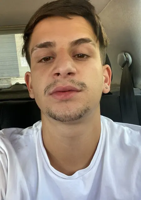 Soy Diego, 25 años, conociéndome para conversación virtual en Vigo