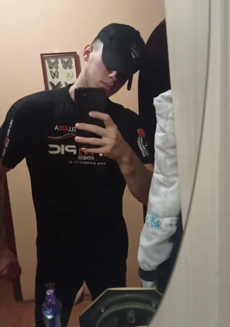 Я Максим, 22, из Глобина, ищу знакомства на одну ночь