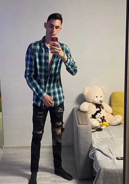 Влад из Харькова, ищу на сайте знакомства на одну ночь