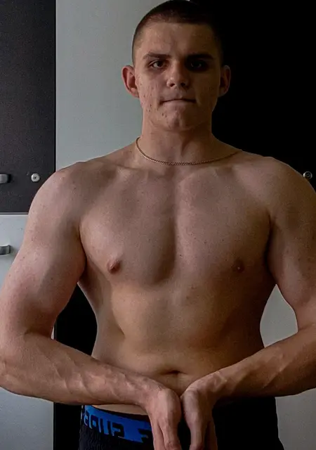 Я Александр, 18, из Витебска, ищу знакомства без обязательств