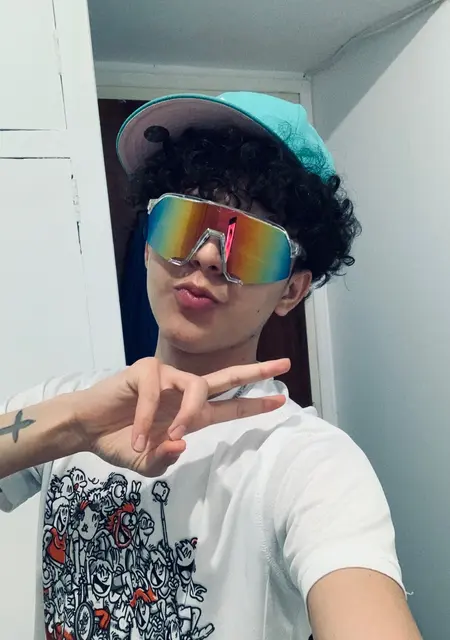 Soy Camilo, 19 años, conociéndome para conversación virtual en Barcelona