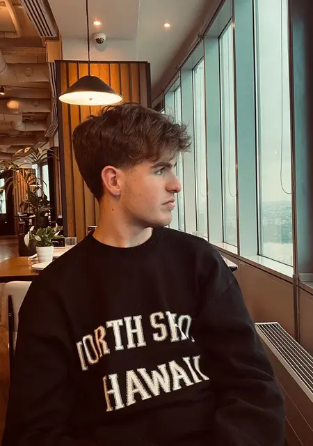 Antonio из Неаполя, мне 19, познакомлюсь для общения