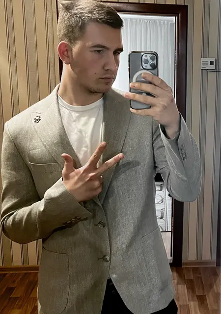 Я Александр, 20 років, знайомлюсь для спілкування у Хмельницькому