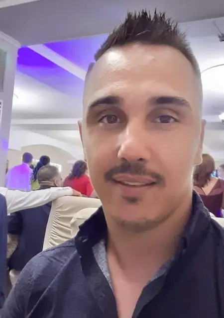 Я Madalin, 32, знакомлюсь для дружбы в Бухаресте