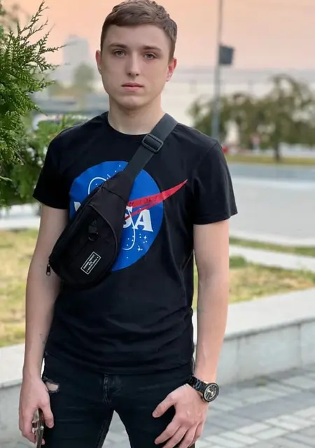 Богдан из Жёлтых Воды, мне 21, познакомлюсь без обязательств