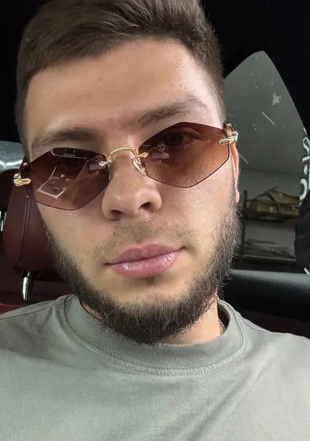 Даниил из Амстердама, мне 24, познакомлюсь для открытые отношения