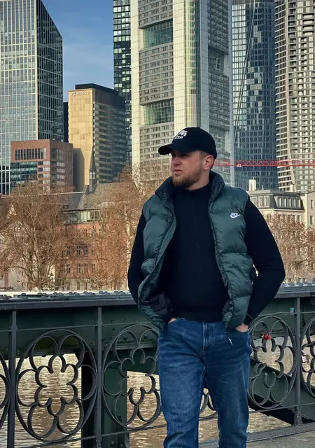 Александр из Вены, мне 32, познакомлюсь без обязательств