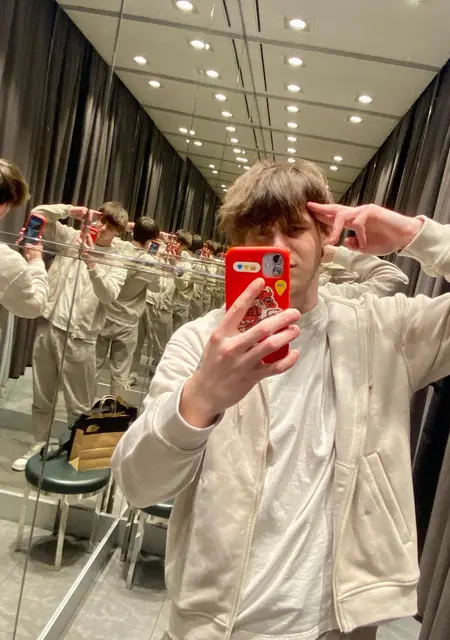 Я Анатолій, 22 років з Ірпінь, шукаю знайомство для відкриті стосунки