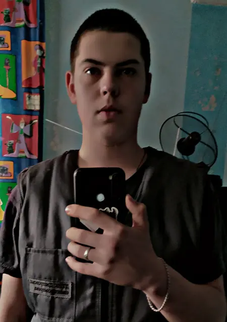 Я Назар, 20, из Днепра, ищу знакомства без обязательств