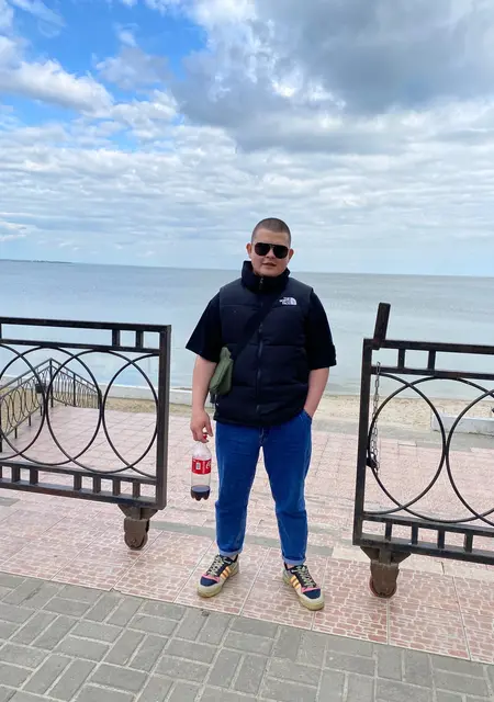 Ростислав з Сніжне, мені 21 років, познайомлюсь на одну ніч