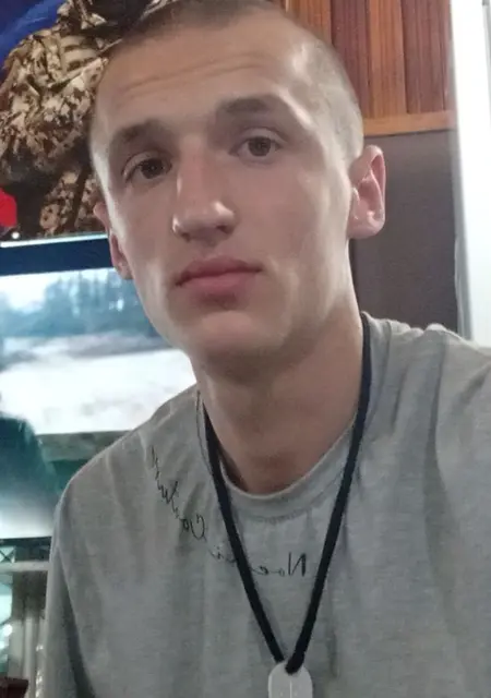 Я Святослав, 19 років з Донецька, шукаю знайомства без зобов'язань