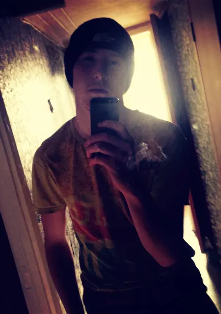 Влад из Усть-Каменогорска, мне 24, познакомлюсь для постоянных отношений