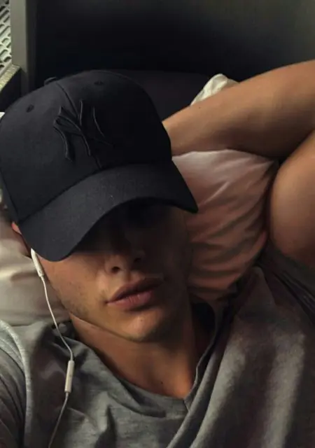 Максим из Мукачева, мне 25, познакомлюсь на одну ночь