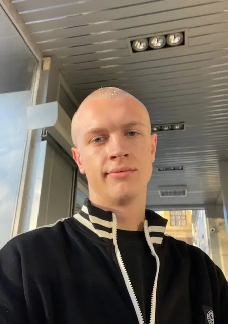 Я Илья, 20 років з Луганська, шукаю знайомство для постійних стосунків