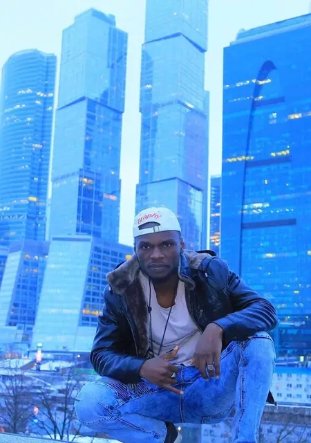 Mudi из Дюссельдорфа, мне 30, познакомлюсь без обязательств