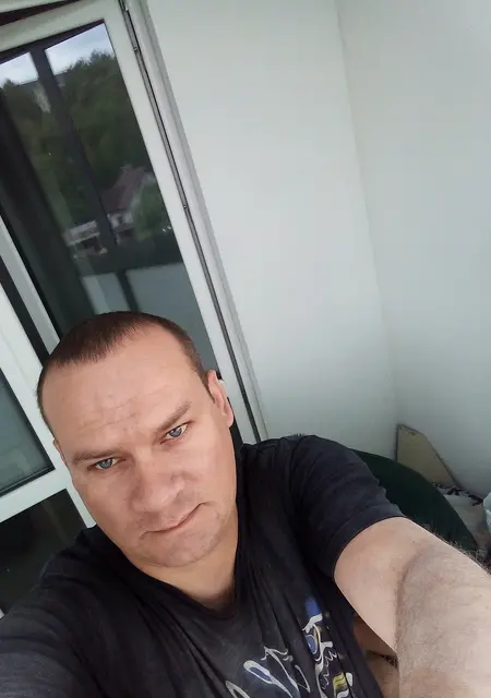 Я Артём, 38, из Мозыря, ищу знакомства без обязательств