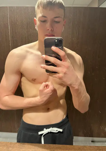 Я Олег, 20, из Нюрнберга, ищу знакомства без обязательств