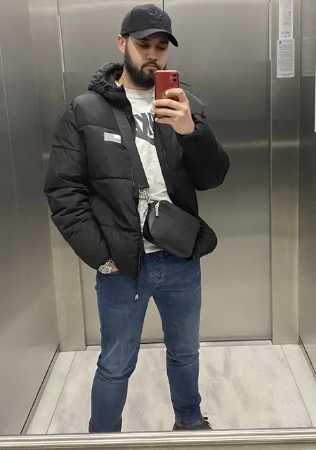 Andrey из Рэдэуци, мне 21, познакомлюсь на одну ночь