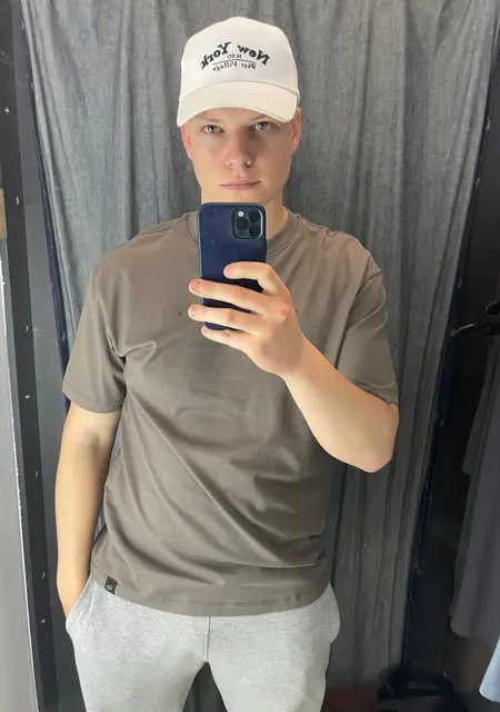 Артем из Славутича, мне 24, познакомлюсь для приятного времяпровождения