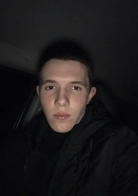 Артур з Дніпра, шукаю на сайті знайомства на одну ніч