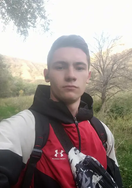 Я Влад, 24, из Шымкента, ищу знакомство для приятного времяпровождения