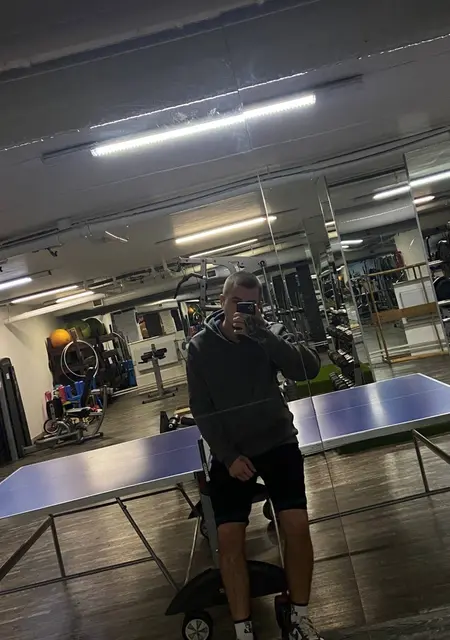 Soy Vlad, 22 años de Valencia, busco conocer gente para hacer nuevos amigos