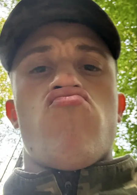 Я Ілля, 18, знакомлюсь без обязательств в Львове