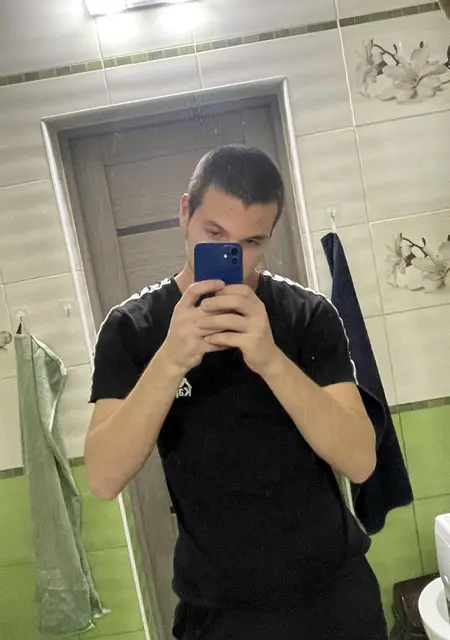 Я Захар, 20 років, знайомлюсь на одну ніч у Києві