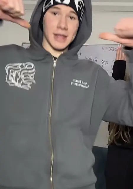 Я Олександер, 21, из Путивля, ищу знакомство для дружбы