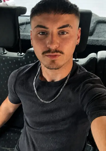 Adrian de Madrid, tengo 21 años, listo para conocer para relación sin ataduras