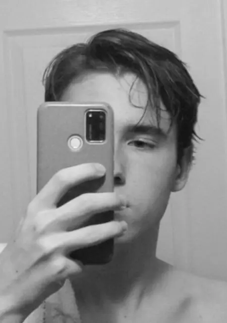 Я Владислав, 19, из Борисова, ищу знакомства без обязательств