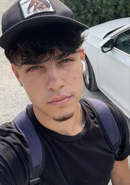 Iker из Барселоны, ищу на сайте знакомства на одну ночь