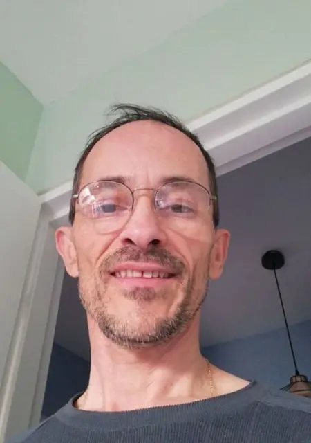 Chriss из Парижа, мне 44, познакомлюсь