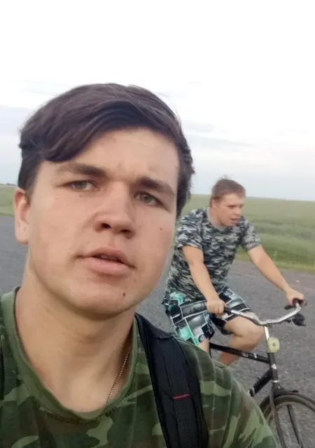 Я Андрей, 25, из Ельска, ищу знакомства на одну ночь