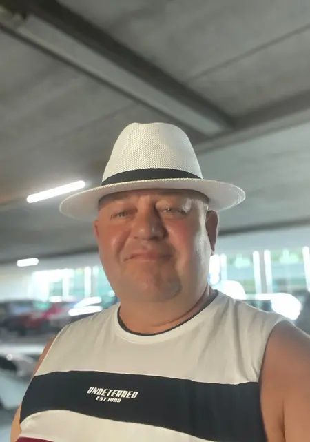 Я Василь, 52, знакомлюсь без обязательств в Львове