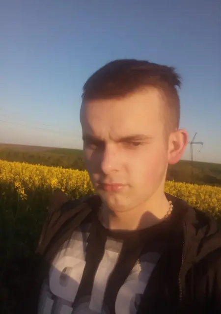 Андрій из Зборова, мне 20, познакомлюсь для приятного времяпровождения