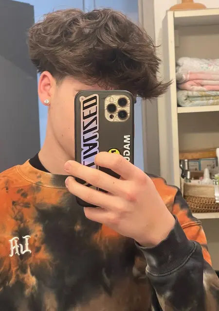 Я Nizz, 18, из Труа, ищу знакомства на одну ночь