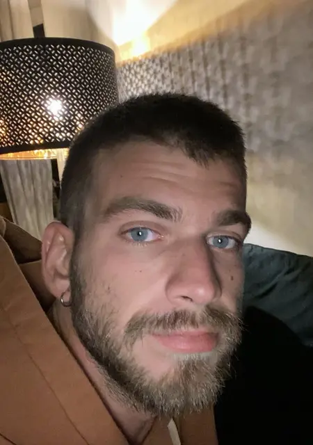 Vladimir de Málaga, tengo 29 años, listo para conocer para viaje