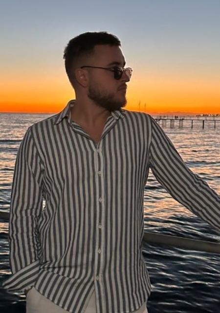 Я Костя, 29, из Мадрида, ищу знакомство для приятного времяпровождения