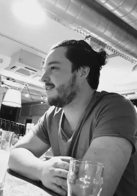 Bastien из Парижа, мне 29, познакомлюсь