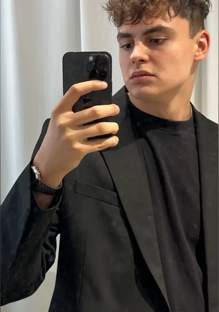 Я Вячеслав, 22, из Луганска, ищу знакомства без обязательств