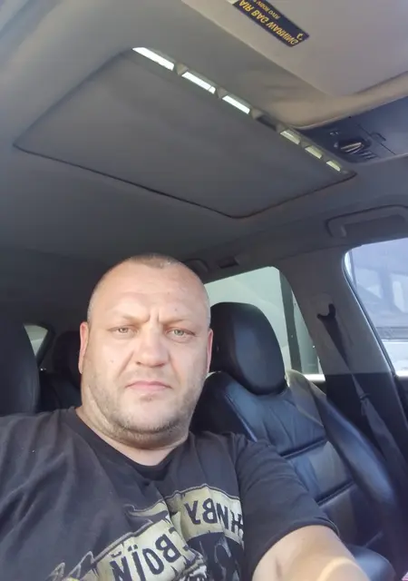 Игорь з Сум, мені 41 років, познайомлюсь для постійних стосунків