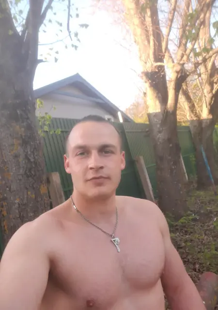 Я Вадик, 25 років з Івано-Франкове, шукаю знайомства без зобов'язань